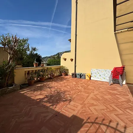 La Al Mare Apartment *